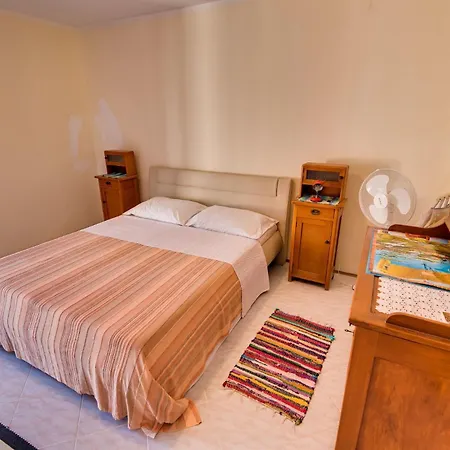 Land Apartman *